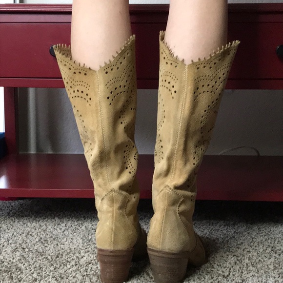 Tan cowboy boots Italy Barney’s NYC boho festival - Picture 4 of 8